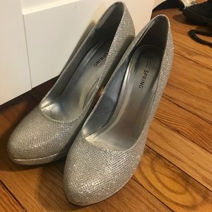 Women’s 7 sparkly silver heels